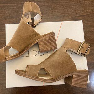 NIB Sole Society So-Tally Sandal Honey color Suede - Size 9M Women's